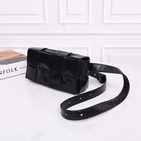 ボッテガヴェネタバッグ側面デザイン